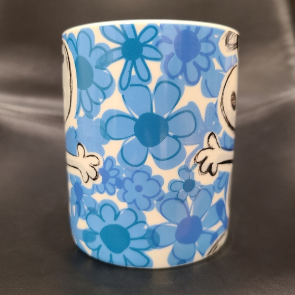 Peanuts Snoopy coffee mug with blue flowers - Picture 4 of 6